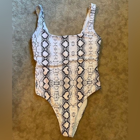 One Piece Swimsuit No Brand XL - Picture 2 of 5